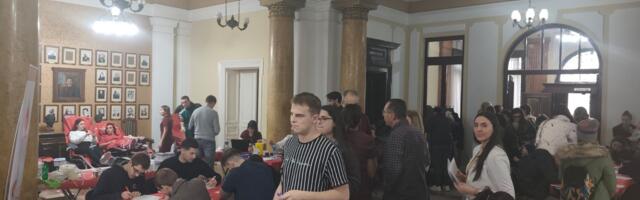 Nišlije u redovima čekale na upis u Registar davalaca matičnih ćelija – ujedinila ih želja da pomognu troje sugrađana