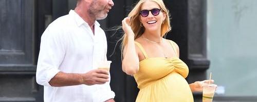 Ostavio ženu i dvoje dece zbog 25 godina mlađe: U 55. ponovo postao otac, zaglavio u bolnici, a sad se baškari na plaži