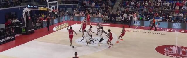 Kodi Miler tokom napada Armanija vezivao pertlu