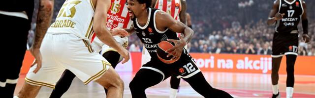 Za sve su krivi navijači: Evo zbog čega je kasnio početak drugog poluvremena na derbiju!