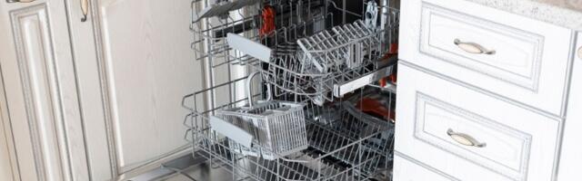 Ovaj kuhinjski pribor nikada ne bi trebalo da perete u mašini za sudove: Stručnjaci upozoravaju da ga tako uništavate