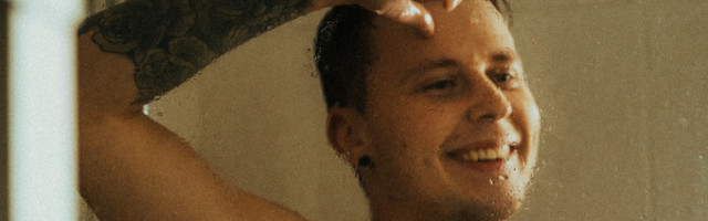 Kako uriniranjem pod tušem spašavamo planetu