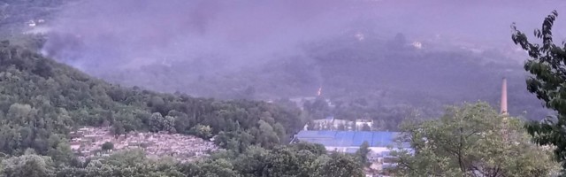 Ugašen požar u krugu fabrike “Sloboda“, vatrogasne ekipe ostaju da dežuraju