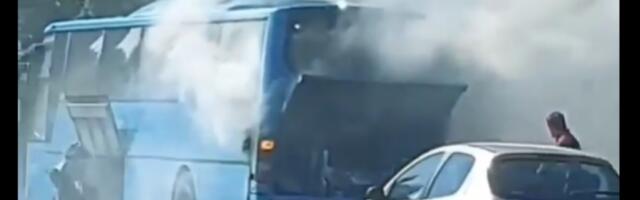 GORIVO JE KAPALO NA MOTOR, DECA SE ŽALILA NA MUČNINE I GLAVOBOLJE! Novi detalji incidenta kod Soluna: Autobus koji se zapalio se kvari 2 puta za 4 dana!