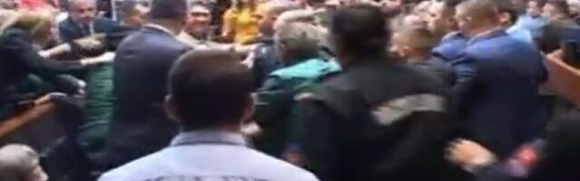 Opšta tuča odbornika u Skupštini Kraljeva (VIDEO)