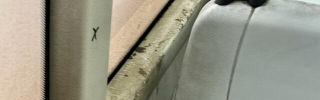 Autobusi ogrezli u prljavštinu - Ružni prizori iz pojedinih vozila JTP u Kragujevcu (FOTO)