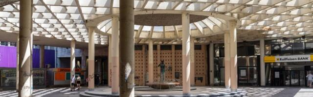 Izbegnuta tragedija: Obrušila se tavanica u Bezistanu (FOTO)