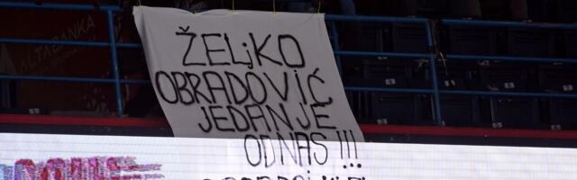 Navijači na meč sa Bajernom došli sa jednom namerom – da vrate Obradovića: Ispred Arene i u njoj – sve u znaku legendarnog trenera /VIDEO/