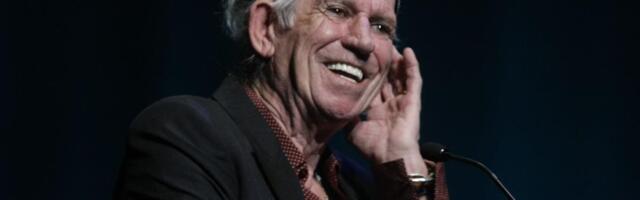 Slavni muzičar ušmrkao pepeo pokojnog oca s kokainom: Umalo zapalio Plejboj zečice, a zbog bizarne stvari slomio tri rebra