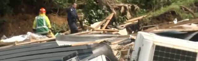 "IZGLEDA KAO RATNA ZONA"! Klizište zatrpalo kamp, više osoba nestalo, KATAKLIZMA u ovoj zemlji! (FOTO)