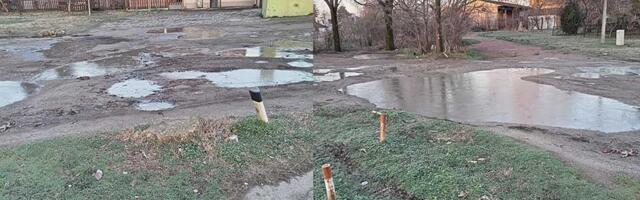 Skoro godinu dana posle blokade i dalje haos: Kaljuge, prašina, krateri – i niko ništa ne rešava