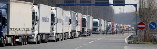KAMIONI ČEKAJU SATIMA NA GRANICI! Oglasili se iz Puteva Srbije, opšti kolaps, sve stoji i po 4 sata
