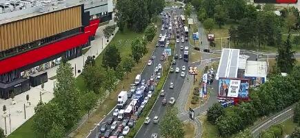 ŠPIC PARALISAO NOVI BEOGRAD! Kolona ka gradu ide od Palate Srbija, ka Novom Beogradu od Zelenog venca – opšti krkljanac kod TC Ušće (FOTO)