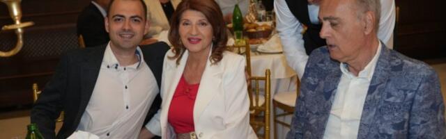 DIPLOMIRAO SIN BILJE JEVTIĆ I ACE ILIĆA: Ivan završio težak fakultet, ponosna mama puca od sreće! (FOTO)
