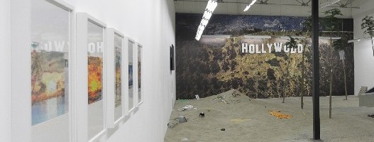 Nesvakidašnja izložba umetnika Vuka Ćuka "We have L.A. at home"