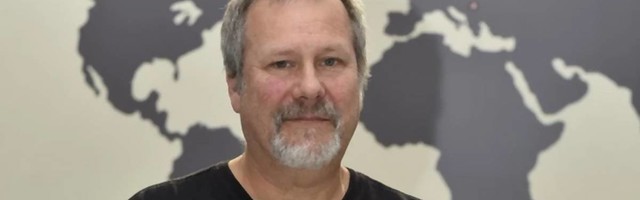 Gitarista benda Faith No More u Americi prodaje šljivovicu sa Goča: Nigde nisam mogao da nađem dobru rakiju, osim u Srbiji
