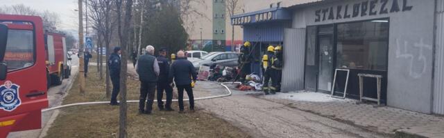 Ugašen požar u Ulici Atinskoj u Kragujevcu