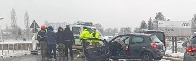 Žestok sudar kod Kraljeva! U udesu povređena devojka, saobraćaj u prekidu (FOTO)