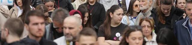 FOTO Protest u Novom Pazaru: Studenti i građani ispred Policijske uprave