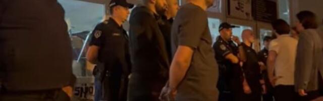 Novopazarski studenti: Upali s fantomkama, devojke su čupali i udarali, policija stajala ispred i nije reagovala (VIDEO)