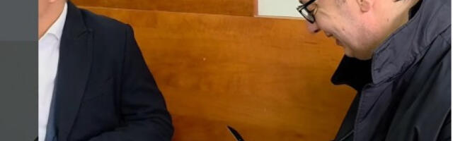 Председник Вучић пробао чувени бурек у Нишу (видео)