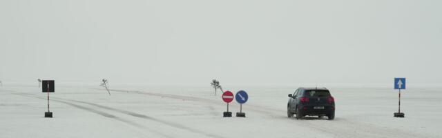 Ciča zima otvorila "Ledeni put" između dva ostrva: Ovako automobili prelaze preko zaleđenog mora