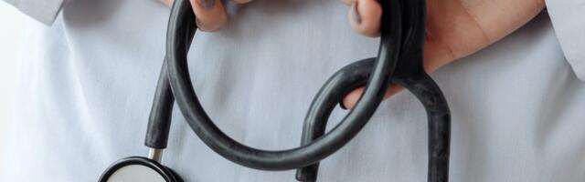 Skandal u Hrvatskoj! Doktorka hitne pomoći snimljena kako šmrče kokain