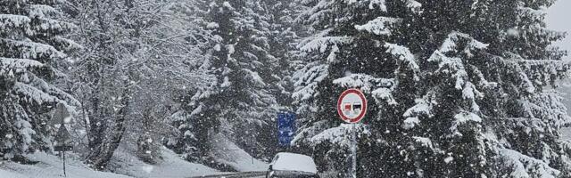 Snežna mećava u ovom delu Srbije - palo čak 10 cm snega: Vejaće ceo dan kao lud, vozači OPREZNO ako idete OVUDA