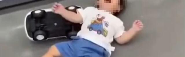 Dečak plače kao da je SMAK SVETA, a onda šok preokret - UGLEDAO JE NJU! Jedan detalj izazvao diskusiju