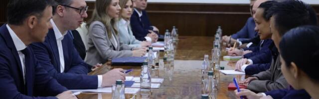 VAŽAN SASTANAK U PREDSEDNIŠTVU: Predsednik Vučić i ministar Mali sa predstavnicima MMF