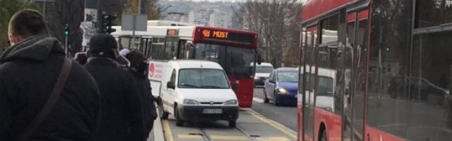 KOLAPS U CENTRU BEOGRADA! Udes kod Karađorđevog parka, SVE STOJI!