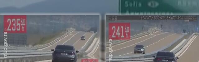 Da li je ovaj normalan? Muškarac divljao na auto-putu kod Pirota - nećete verovati kojom brzinom (VIDEO)