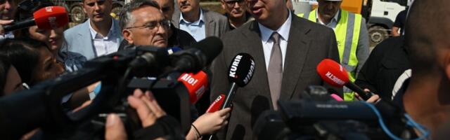 Vučić: Daj bre nek neko radi Kragujevac, 50 prijava za rupe, poslaćemo mašine da se to reši