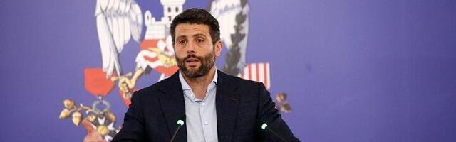 Šapić čita Direktno i hvali se raskopanim gradom (FOTO)