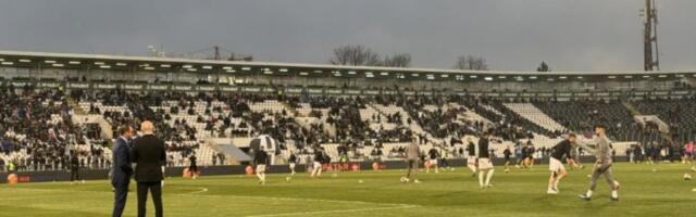 GROBARI I ARMEJCI SPREMNI ZA MEČ! Veliki broj navijača je došao da podrži bratski meč između Partizana i CSKA!