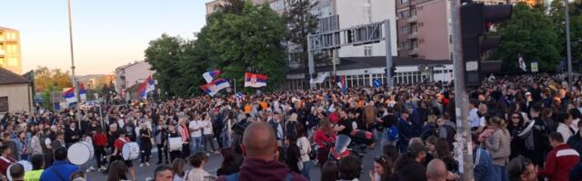 PROTEST u Kragujevcu u znak podrške novosadskim studentima (FOTO)