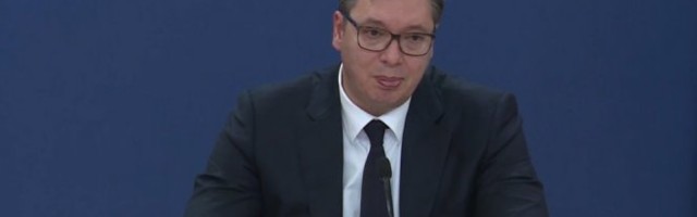 SVIM ZRAVSTVENIM RADNICIMA JEDNOKRATNA POMOĆ OD PO 10.000 DINARA! Vučić: Država ima snage da se bori!