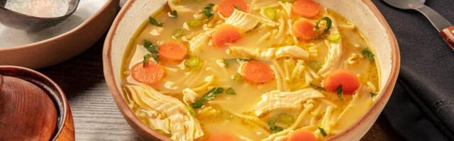 Domaća pileća supa je najbolji saveznik vašeg imuniteta: Recept koji nas vraća u detinjstvo