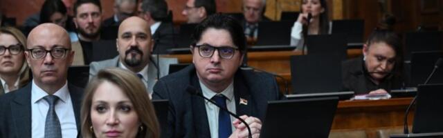 KAKO JE OD ODGOVORNOSTI ZAŠTIĆEN IZVRŠNI DIREKTOR ŽELEZNICE MILUTIN MILOŠEVIĆ, DRUG SA SLIKE TUŽIOCA NENADIĆA: Pravo u metu! (FOTO)