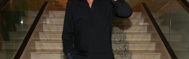 SUPERMEN MILE - Folker se skinuo u OSMOJ deceniji, pa pokazao čime raspolaže, devojke pale u TRANS!