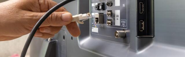 Slika na TV-u vam stalno secka? Rešenje je kabl od par evra, a ne novi ruter