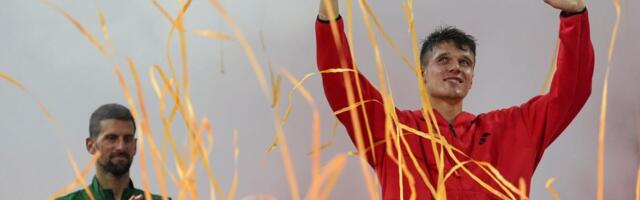 Najluđi teniski meč godine, Đokoviću naneo jedan od najtežih poraza, u jednom danu ostao bez trećine svega