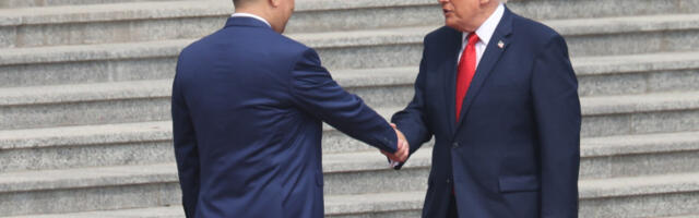 Стручњаци за говор тела анализирали симболику руковања Сија и Трампа