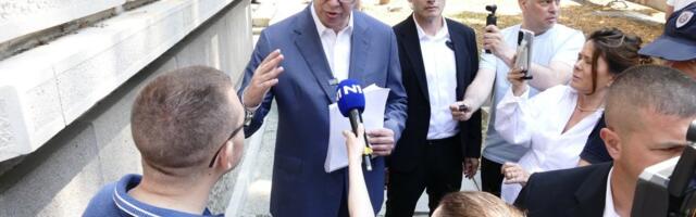 Vučiću, care, legendo, silo, šah-mat! Građani pozdravili predsednikov susret sa radnicima GSP-a, ismejali blokadersku N1 (VIDEO)