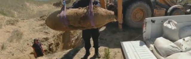 ODLETELA JE U VAZDUH, NESTALA U EKPLOZIJI! Ovako su demineri uništili avionsku bombu pronađenu na Čukarici/VIDEO/