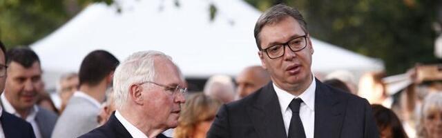 POKS: Kristofer Hil daje veštačko disanje Vučiću