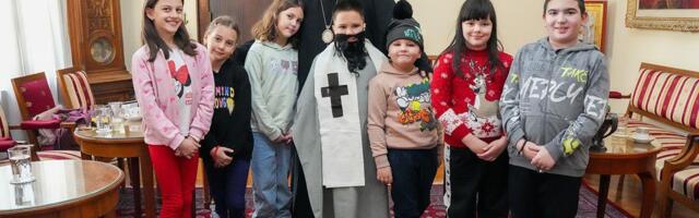 Patrijarh ugostio mališane iz Novih Kozaraca: Porfirije uputio očinsku pouku deci i poželeo im blagosloven predstojeći Božić