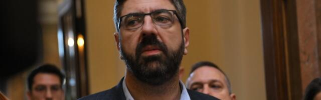 Večiti student ne zna gde udara: Do skoro pretio Vučiću zbog izbora, a sada obrnuo ploču (VIDEO)