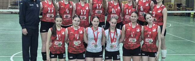 Kadetkinje Odbojkaškog kluba Proleter vicešampionke Vojvodine