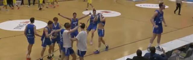 Vuk ide stopama svog oca Predraga Danilovića, mladi košarkaš nestvarnom trojkom Srbiju odveo u polufinale